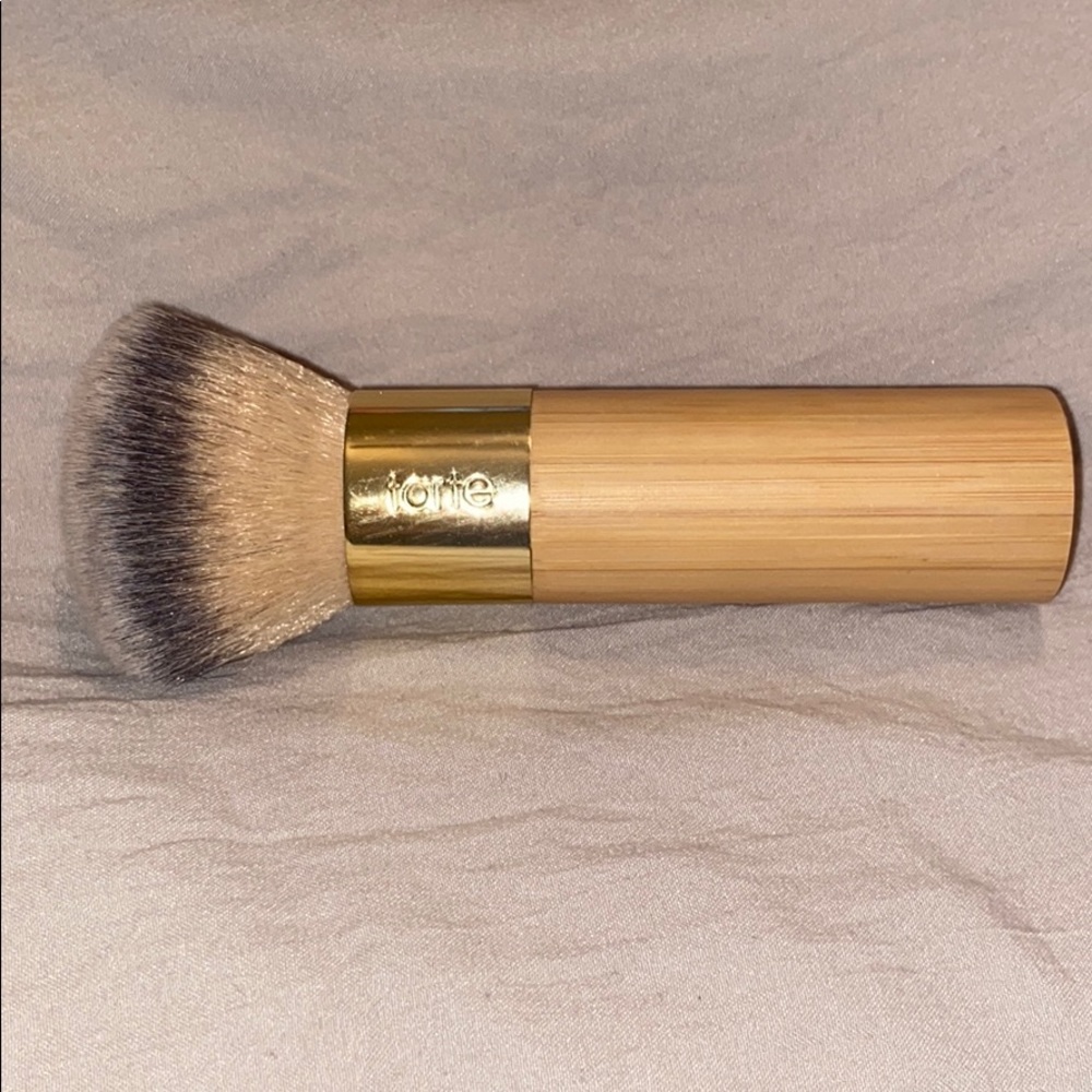 The Buffer Airbrush Finish Bamboo Foundation Brush